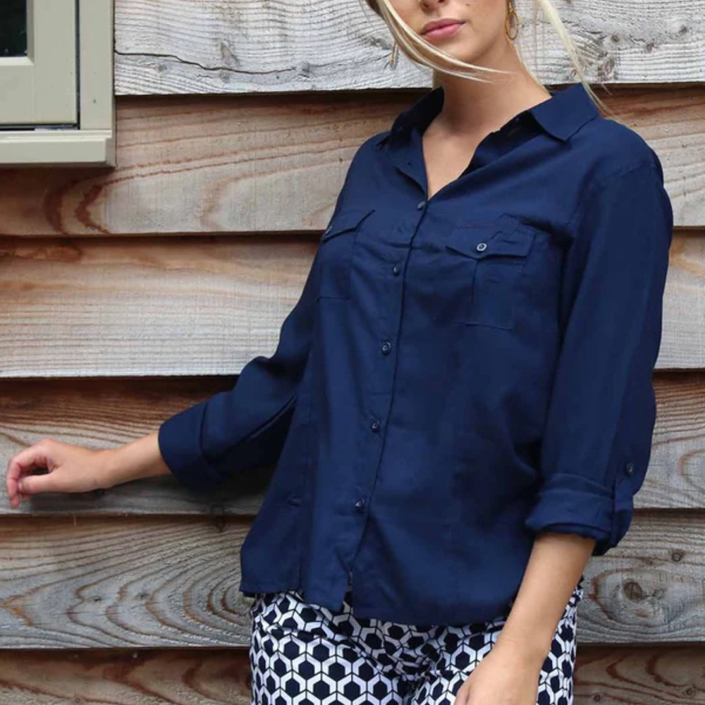 Chico’s Sz 2 Linen no iron Navy Blue Roll Tab Sleeve Button up Shirt